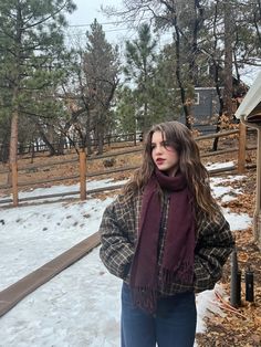 Jumper And Scarf Outfit, Purple Scarf Outfit Winter, Winter Outfits Scarf Cold Weather, Dark Red Winter Outfit, Cute Scarves Winter, Lana Del Rey Jacket Outfit, Winter Outfits With Scarfs, Scarves Outfits Winter, Scrafs Outfits