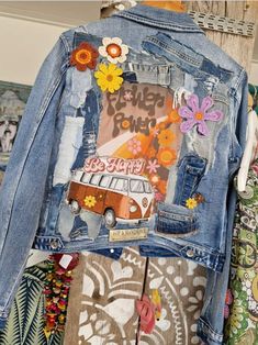 Denim Recycling, Denim Recycle, Stitching Jeans, Upcycled Denim Diy, Fun Denim, Denim Diy Clothes, Redo Clothes