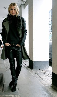 . Elie Saab, Leather Leggings, Style Casual Chic, Military Looks, Moda Punk, Mode Jeans, Outfit Trends, Green Coat, Looks Style