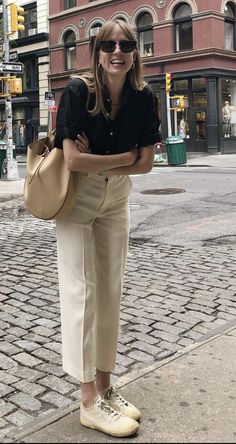 Comfy Classy Outfits, Normcore Aesthetic, Mode Old School, Summer Work Wear, Skandinavian Fashion, Lizzy Hadfield, Style Parisienne, 여름 스타일, Business Casual Outfits For Work