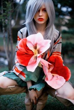 Propuesta Le Salon d'Apodaca. melena larga gris capeada. #lesalondapodaca Pastel Hair, Lobelia Cardinalis, Granny Hair, Hair Color Crazy, Silver Grey Hair, Spiral Ring, Crazy Hair, Foto Inspiration, Hair Envy