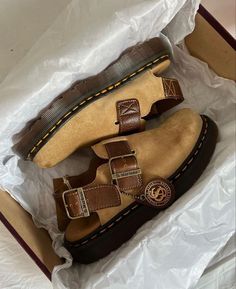 Milano Birkenstock, Mode Hipster, Shoe Wishlist, Shoe Inspo, Aesthetic Shoes, Shoe Closet, Pretty Shoes