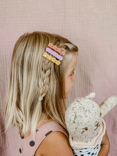 Shoulder Length Hair For Girls Little, Barettes Hairstyles Kids, Girls Medium Length Haircut, Toddler Picture Day Hair, Kids Picture Day Hairstyles, Girls Shoulder Length Haircut Kids, Toddler Haircut Girl, Kindergarten Hairstyles Girl, Picture Day Hairstyles For Kids