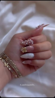 #nailideas #buchifresa #elegant #almondnails #whiteandgold #nailinspo Almond Nails Buchifresa, Buchifresa Nails Almond, Buchifresa Nails, Insta Highlights, Classy Art, Fasion Outfits, Pink Acrylic, Pink Acrylic Nails, Nails Inspo