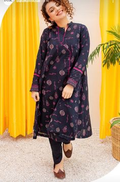 Designer Dresses Elegant, Lawn Dresses, Lace Dress Design, Kurta Neck Design, Pakistani Dresses Casual