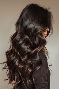 35 Must-See Dark Brown Hair Color Ideas For 2024 - Flo's Blog Brown Hair Color With Blonde Highlights, Purple Brown Hair, Chunky Blonde Highlights, Rambut Brunette, Purple Hair Highlights, Beautiful Brown Hair, Honey Balayage, Auburn Balayage, Ash Blonde Highlights