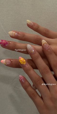 Nails 2024 Simple, Nails With Bubble Design, Korean Nail Aesthetic, Holiday Nail Inspiration, Yellow Nails With Flower Design, Summer Nails Aesthetic 2024, France Nails Ideas, Nail Ideas Blooming Gel, Aura Nails Ideas