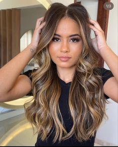 Carmel Honey Balayage Brunettes, Contour Hair Highlights, Honey Bayalage, Balayage Contouring, Silver Blonde Hair