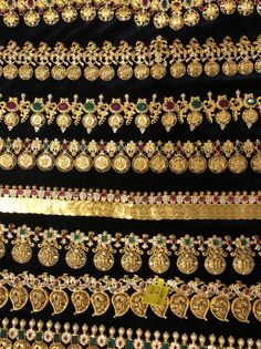 Peru, Gold Molatadu Designs, Kasulu Peru Designs, Gold Jewellery India, Beautiful Gold Necklaces, Gold Chain Jewelry, Jewelry Mirror, Gold Bride Jewelry