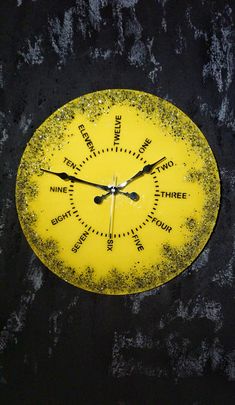 #largewallclocks #homeart #resinepoxy #resinwallclock #yellowclock Yellow Minimalist, Black Clock, Black Clocks, How To Make Wall Clock