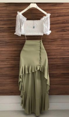 Glam Looks Outfit, Two Piece Outfits Skirt, Ținute Business Casual, Haine Diy, Traditional Blouse Designs, Dinner Dress Classy, Fashion Design Patterns, Effortlessly Chic Outfits, Classy Work Outfits