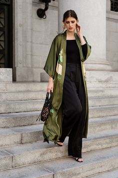 Hand-Painted Crane Kimono Robe - Long | KIM+ONO Long Kimono Outfit, Look Kimono, Long Silk Kimono, Kimono Outfits, Modern Kimono, Mode Kimono, Kimono Outfit, Silk Kimono Robe, Look Boho