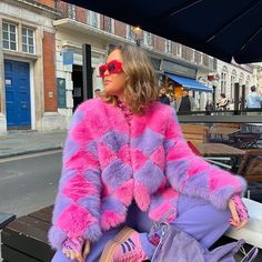 Colorful Clothing Style, Pink Fur Coat Outfit, Eclectic Clothing Style, Maximalist Outfit, Maximalist Fashion, Dopamine Dressing, Color Combos Outfit, Colorful Outfits