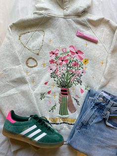 Preppy Fit Inspo Summer, Dandy Hoodie Outfit, Dandy Hoodie, Hoodie Ootd, Adidas Fit, Utah Outfits, Preppy Ootd, Pretty Fits, Dress Down Day