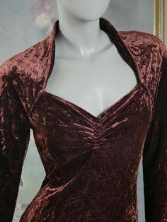 This dark bronze crushed velvet dress has a Queen Anne neckline with gathered pleating at the bust line, padded shoulders. and elasticated sleeves that you can wear down or push up (see pictures). Bust = 34 inches (86cm) Waist = 27 inches (68.5cm) Hips = 37 inches (94cm) Sleeve Length = 23 inches (58cm) Cuff Circumference = 7.5 inches (19cm) Dress Length = 36 inches (91cm) The 1980s European vintage (West Germany brand, but made in France) slip-on slimline dress has a fitted waistline that gives Burgandy Dress, Guest Ideas, Mad Men Dresses, Queen Anne Neckline, Jazz Dress, Crushed Velvet Dress, Halloween 2022, 1980s Dresses, Us Size 10