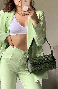 Populaire Outfits, Green Fits, Elegantes Outfit, Green Outfit, Mode Streetwear, Mode Inspiration, Looks Style