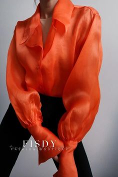 Fisdy - Blusa holgada de talla grande con diseño elegante Formal Blouses, Cotton Tops Designs, Shirt Collar Pattern, Outfit Elegantes, Orange Fits, Loose Fit Blouse, Orange Blouse, Elegant Blouses, Elegant Shirt