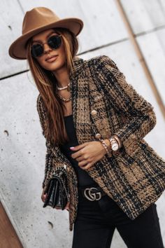 Gera, Outfit Mit Blazer, Lapel Coat, Checked Blazer, Outfit Women, Long Sleeve Blazers, Long Sleeves Coats, Elegant Chic, Casual Blazer