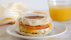 Weekday breakfasts will be no problem with these make-ahead freezer-friendly breakfast sandwiches. Egg Benedict, Breakfast Sandwich Recipes, Betty Crocker Recipes, Freezer Breakfast Sandwiches, Freezer Breakfast, Breakfast Sandwiches, Make Ahead Meals, Make Ahead Breakfast, Breakfast Bake