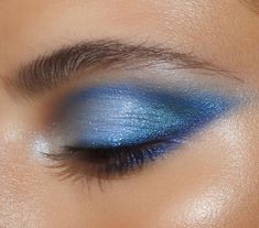 Denim Inspired Makeup, Blue Eye Makeup For Brown Eyes, Blue Makeup Products, Blue Eye Looks, Blue Prom Makeup, Blue Makeup Ideas, Blue Make Up, Navy Eyeshadow, Make Up Blue