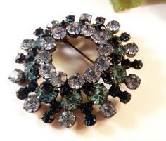 Check out this item in my Etsy shop https://www.etsy.com/listing/456740552/denim-blue-rhinestone-vintage-brooch Christmas Wreaths, Etsy Favorites, Vintage Brooch, Blue Rhinestones, Denim Blue, Vintage Brooches, Blue Denim