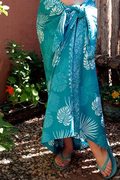 Sarong - Beach Wrap Skirt Hawaiian Wrap Skirt, Highlands Aesthetic, Aruba Outfits, Mermaid Aesthetics, Hawaiian Costumes, Polynesian Fashion, Water Elemental, Beach Wraps, Luau Outfits