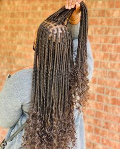 Curly Tip Braids, Ombre Knotless Braids With Curly Ends, Knotless Box Braids Medium With Curls At The End, Small Knotless With Curly Ends, Tiny Knotless Box Braids, Smeduiem Knotless Braids, Knotless Box Braids Curly Ends, Knotless Curly Braids, Curly Knotless Box Braids