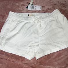Nwt Roxy Shorts. See Tag Picture For Fabric Material. Cancun, Shorts Linen, Beach Shorts, Roxy, Fabric Material, White Shorts, Color White, Womens Shorts, Fabric