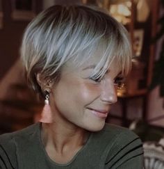 One Length Pixie Haircut, Short Blonde Haircuts Pixie, 2023 Short Hair Trends For Women Over 50, Pixie Fine Hair, Robin Wright Haircut, Bob Hair Ideas, Pixie Haircut For Thick Hair