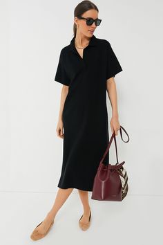 Long Business Casual Dresses, Above Knee Dresses Casual, Summer All Black Outfits For Work, Shirt Dress Work Outfit, Dress With Flats Outfit, Black Dress With Flats, Black Midi Dress Outfit Casual, Dresses And Sneakers Outfit, Casual Work Outfits With Sneakers