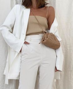 Neutral Summer Outfits, 70s Mode, Fashion 60s, Minimalist Moda, White Summer Outfits, Quick Fashion, Look Office, Streetwear Mode, Fashion Minimalist