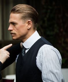 90s Haircut Men, Old School Hairstyles, Tom Hardy Haircut, Gentleman Haircut, Mens Hairstyles Pompadour, Fine Hair Men, Moustache Style, Men Hair Highlights, Italian Hair