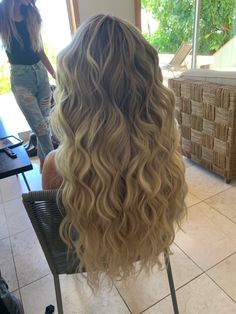 Prom 2024 Hairstyles Down, Prom Mermaid Hair, Curls With Half Up Half Down, Long Wavy Prom Hair, Crimped Hair For Wedding, Loose Soft Curls Long Hair, Curled Hair Down For Prom, Hair Curled For Prom, Prom Hair Down Wavy