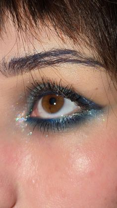 Makeup Eye Aesthetic, Eyeliner Looks With Glitter, Prom Makeup Blue Eyes Brown Hair, Navy Eye Makeup Brown Eyes, Kaleidoscope Makeup Eyes, Eye Makeup Blue Eyeliner, Beautiful Eye Makeup Glitter, Makeup Looks Blue Eyeliner, Blue Brown Eye Makeup