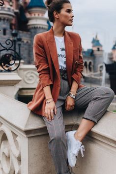 Summer Work Outfits, Casual Styles, Street Style Outfits, Brown Blazer, Retro Mode, Mode Casual, Street Style Trends, Casual Winter