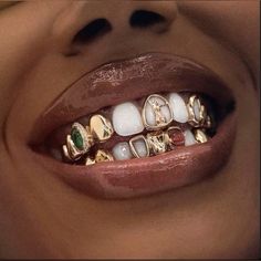 #grillz #teeth Grunge Girl, Rings Aesthetic, Aesthetic Grunge, 10 Things