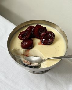 Mini Desserts, De Stijl, White Chocolate Panna Cotta, Balsamic Cherries, Chocolate Panna Cotta, Healthy Food Motivation, Think Food, Instagram White, I Did It