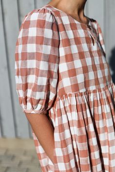 Gingham Dresses, Linen Style Fashion, Farm Dress, Haine Diy, Stylish Short Dresses, Stylish Summer Outfits, Fashion And Beauty Tips, Handmade Wardrobe, Trendy Fashion Tops