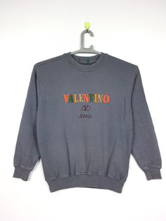 Church Merch, Valentino 2017, Oversized Tshirt Outfit, Typography Shirt Design, Comfy School Outfits, Valentino Jeans, Popeye And Olive, Oversize Tshirt Outfits, Vintage Nike Sweatshirt