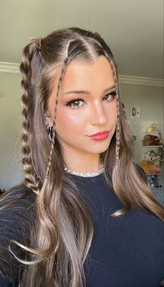 Fairy Hairstyle Medium Hair, Hair Styles For Graduation Photos, Night Party Hairstyles, Hairstyles With Hair Down, Fairy Aesthetic Hairstyles, Preppy Hairstyles, Hairstyles 2024, Rave Hair, Long Hair On Top