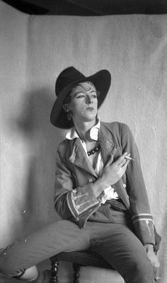 A youthful Cecil Beaton selfie. Cecil Beaton, Cowboy Editorial, Bright Young Things, Weird Photography, Vogue Photo, Revealing Outfits, Litho Print, Steven Meisel, Boy George