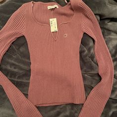 Long Sleeve Ribbed V-Wire Bodycon Top Size Xs Pink Long Sleeve Aesthetic, Early 2000s Tops, Long Sleeve Tight Shirt, Tops For School, Cute Long Sleeve Tops, 2000s Tops, Bodycon Top, Aeropostale Hoodies, Bodycon Tops