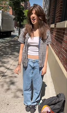 Grunge Surfer Outfits, How To Style Green Flannel, Early 2000s Fashion Casual, Tomboy 80s Outfits, Midi Jean Shorts Outfit, 80s Flannel Outfit, Flannel Outfits Granola, Outfits For Heat And Humidity, Actual 90s Fashion