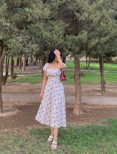 Frock Outfits For Women, Poses In Midi, Poses In Frocks Aesthetic, Aesthetic Poses In Frock, Poses With Frock Dress, One Piece Dress Poses Idea, Poses In Midi Dress, Poses On Frock, Aesthetic Poses In Dress