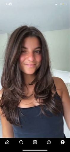 hairstyles for thin hair hairstyle ideas 90s Haircuts, Brunette Hair Cuts, Brown Hair Inspo, Bouncy Hair, Haircut For Thick Hair