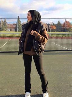 Tnf Nuptse Outfit, Modest Street Style, Hijab Queen, Modest Fashion Muslim, Jersey Hijab
