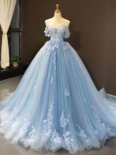 Ruffles work? Newarrivaldress.com has all covered on this unique Sky Blue Off-the-Shoulder Tulle Lace Ball Gown Quinceanera Dress with Floral Pattern. Light Blue Wedding Dress, Kain Tile, Blue Wedding Dress, Beautiful Ball Gowns, Dress Quinceanera, Prom Inspo, Blue Ball Gowns, Princess Prom Dresses, Light Blue Wedding