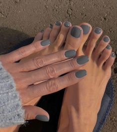 Nail Color Gray, Gray Shellac Nails, Dark Grey Nails Short, Early Fall Pedicure Colors, Winter Nails Pale Skin, Gel Nails Fall 2023, Grey Nails With Design, Grey Pedicure, Gray Gel Nails