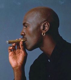 Legend flow 🏀💨 Jordans Aesthetic, Michael Jordan Pictures, Michael Jordan Photos, Arte Do Hip Hop, Micheal Jordan, Nba Pictures, Basketball Photography, Basketball Wallpaper, Black Photography