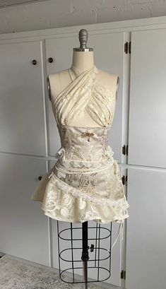 2010 Fashion Tumblr, Coquette Rave Outfit, Rococo Inspired Fashion, White Performance Outfit, Tunic Aesthetic, Angelic Clothing, Popstar Outfits Ideas, Stage Outfits Ideas, Angelic Outfits